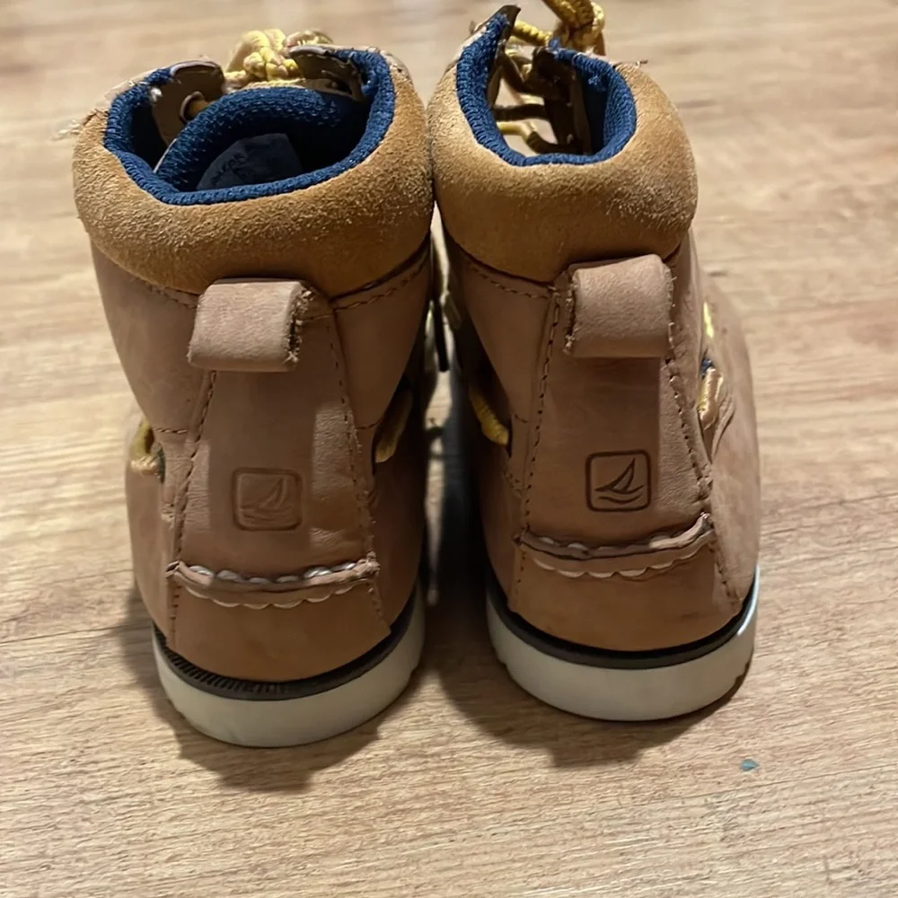 Perry Ellis Tan suede Razor Boot Size 2 - Picture 3 of 3